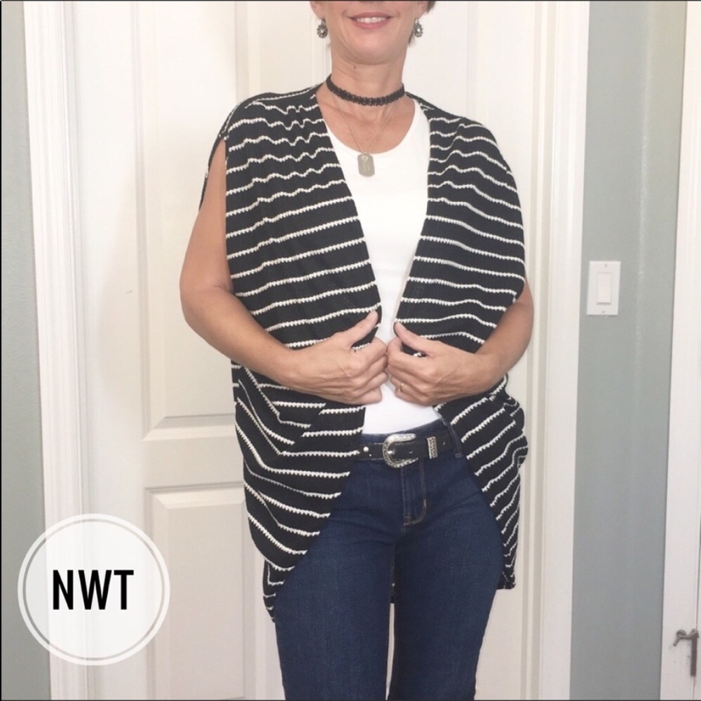 ⤵️$20 NWT Olivia Rae Waffled Cardigan Shrug Wrap